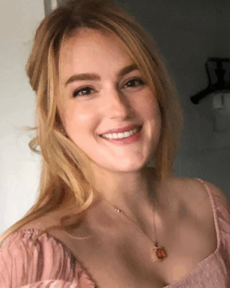 Headshot of Rachel Cox, an online Counselor at Makin Wellness, smiling and happy to see new clients