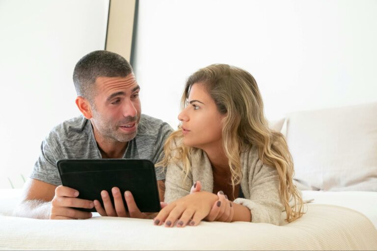 A girlfriend reviews her boyfriend’s tablet because she is experiencing retroactive jealousy.