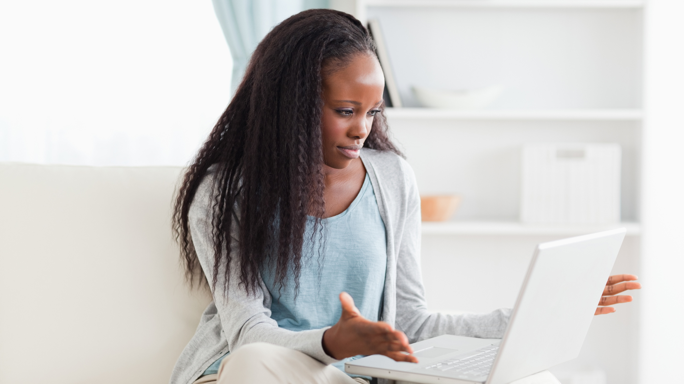 Therapy for disorganized attachment. Client speaking with therapist in a calm and supportive environment