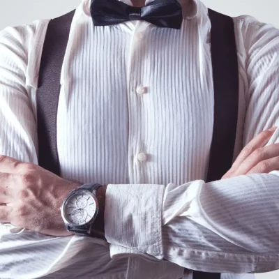 picture of well dressed man's torso